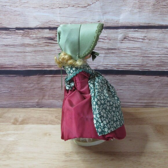 Madame Alexander 8" DENMARK #569 International Doll  1980 - Picture 3 of 7